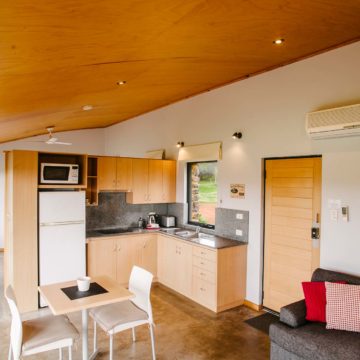 Petra Margaret River Queen Chalet 1 Kitchen Dining